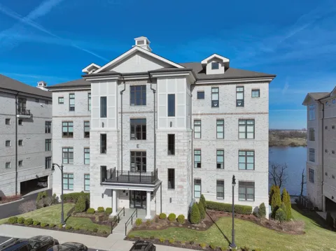 1024 Club View Dr #E 103