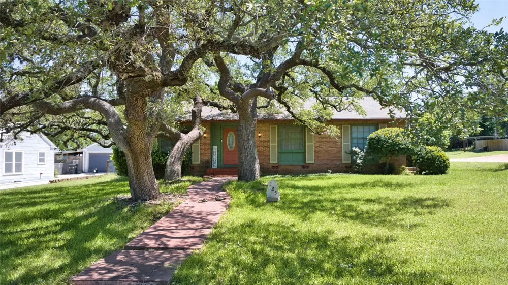 325 E Rainey Street Mason, TX 76856