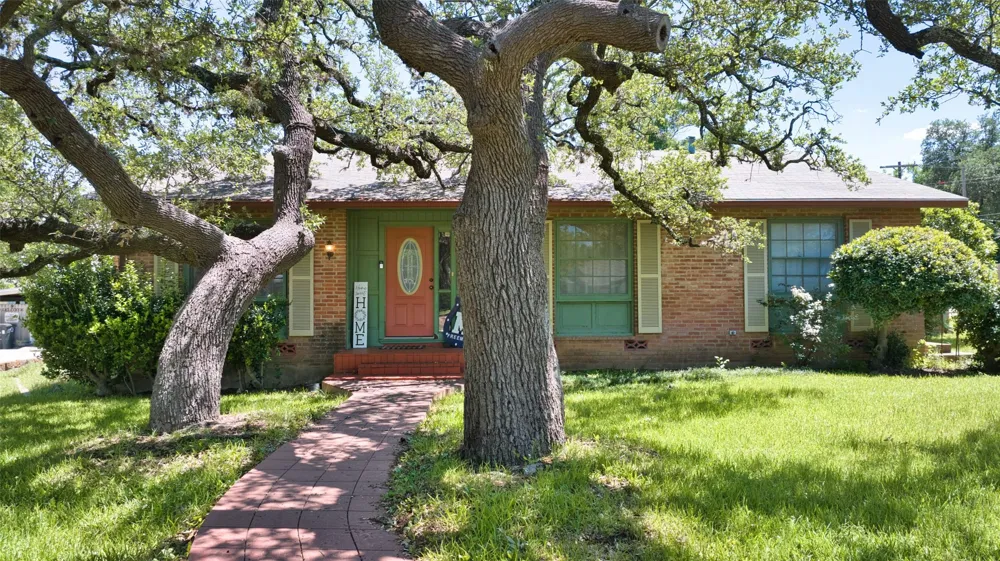 325 E Rainey Street Mason, TX 76856