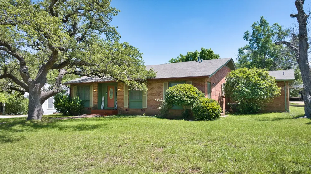 325 E Rainey Street Mason, TX 76856