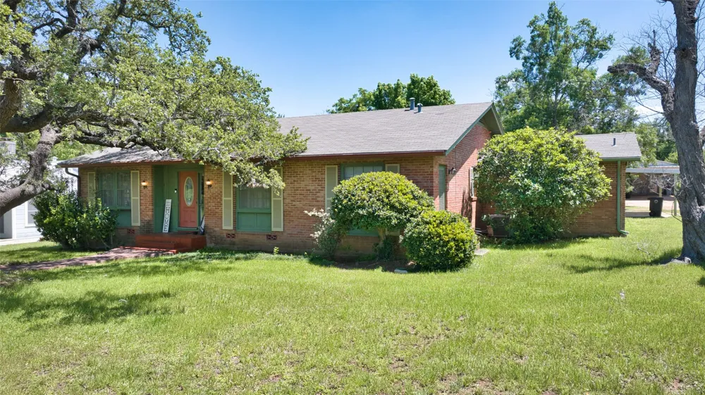 325 E Rainey Street Mason, TX 76856