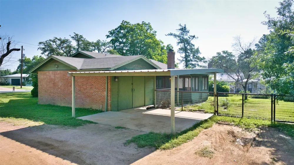 325 E Rainey Street Mason, TX 76856