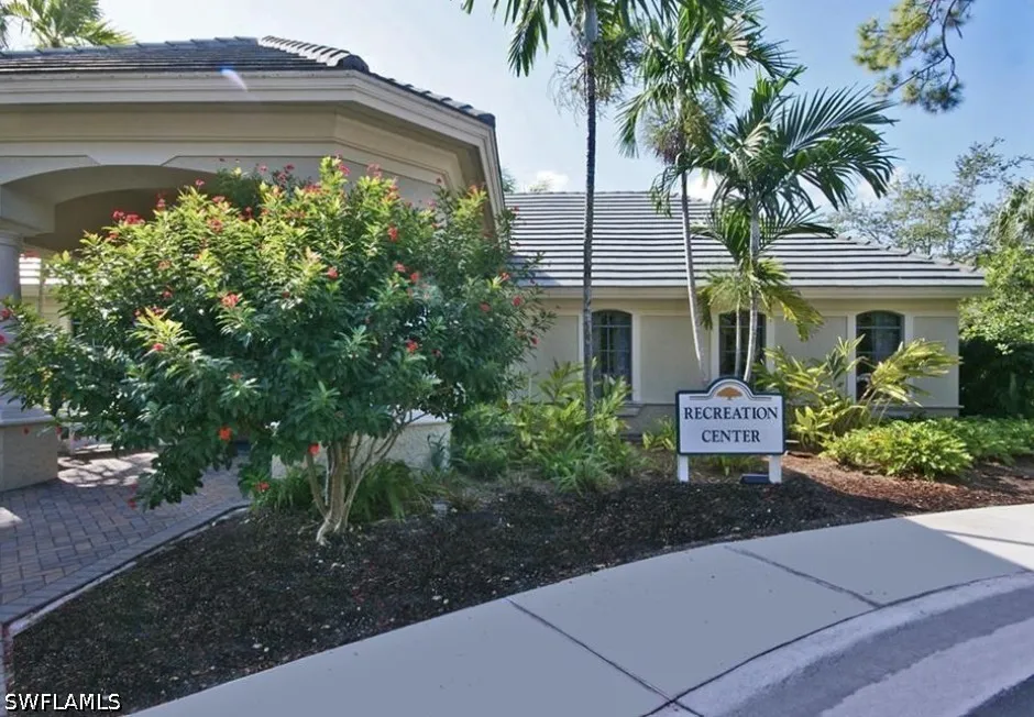 Winding Oaks Way Naples, FL 34109
