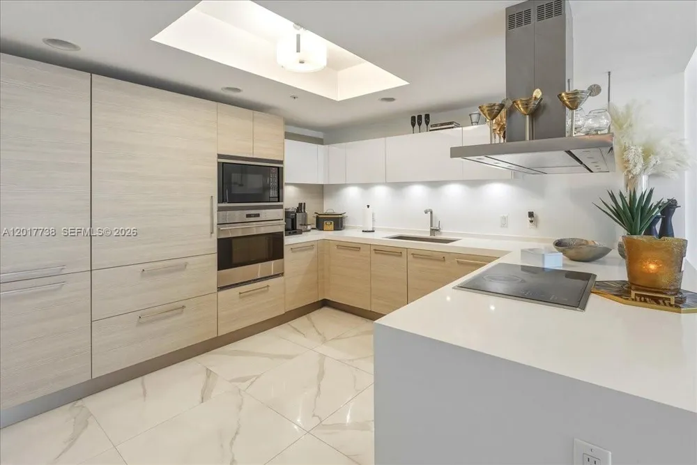 17301 Biscayne Blvd #605 North Miami Beach, FL 33160