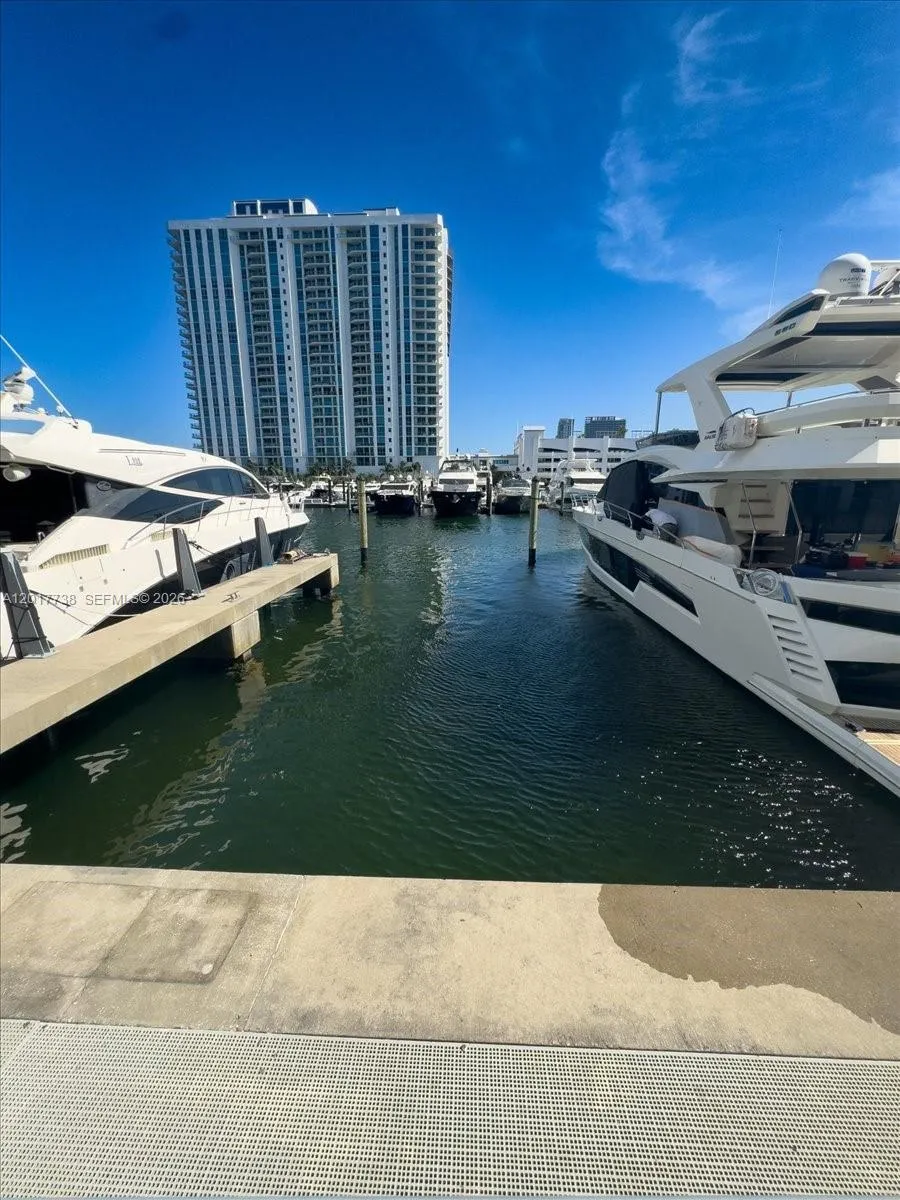 17301 Biscayne Blvd #605 North Miami Beach, FL 33160