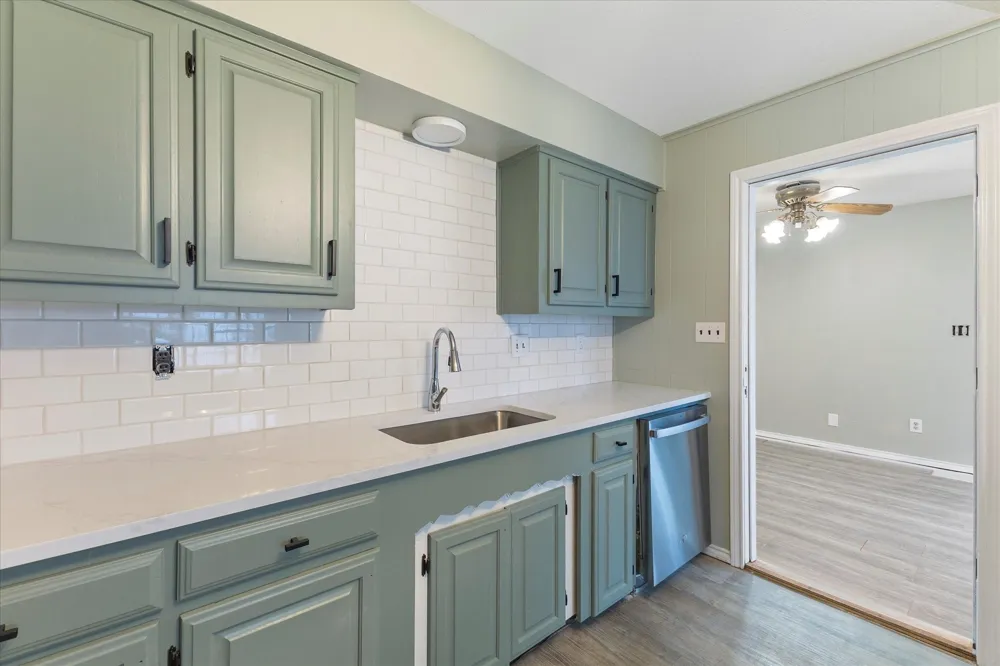 312 E Cottonwood Street Leonard, TX 75452