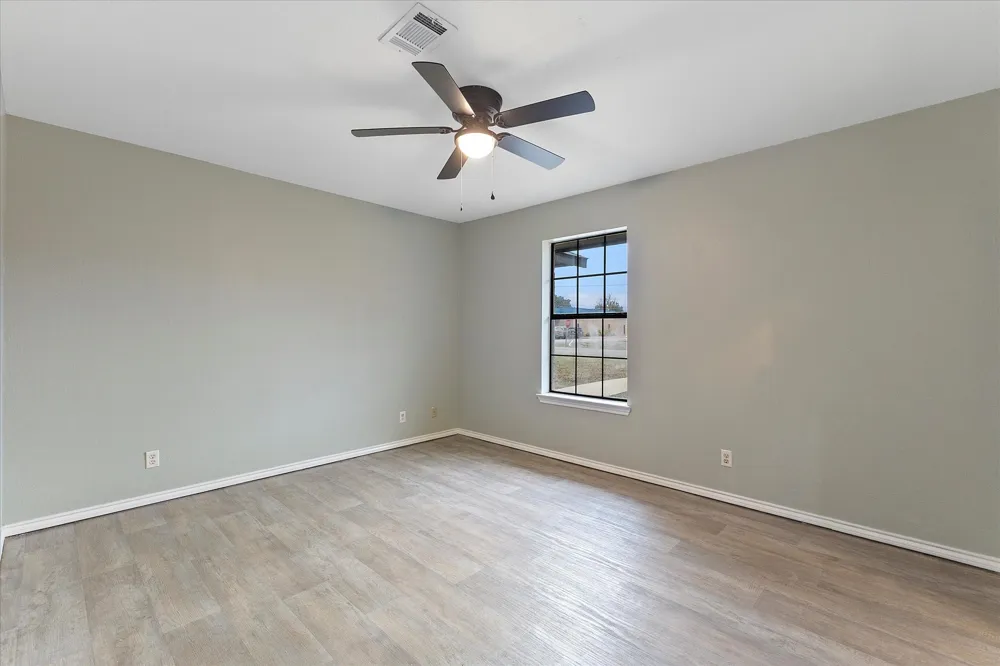 312 E Cottonwood Street Leonard, TX 75452
