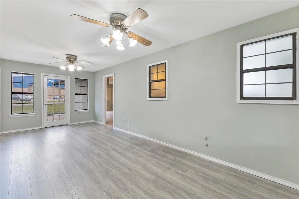 312 E Cottonwood Street Leonard, TX 75452