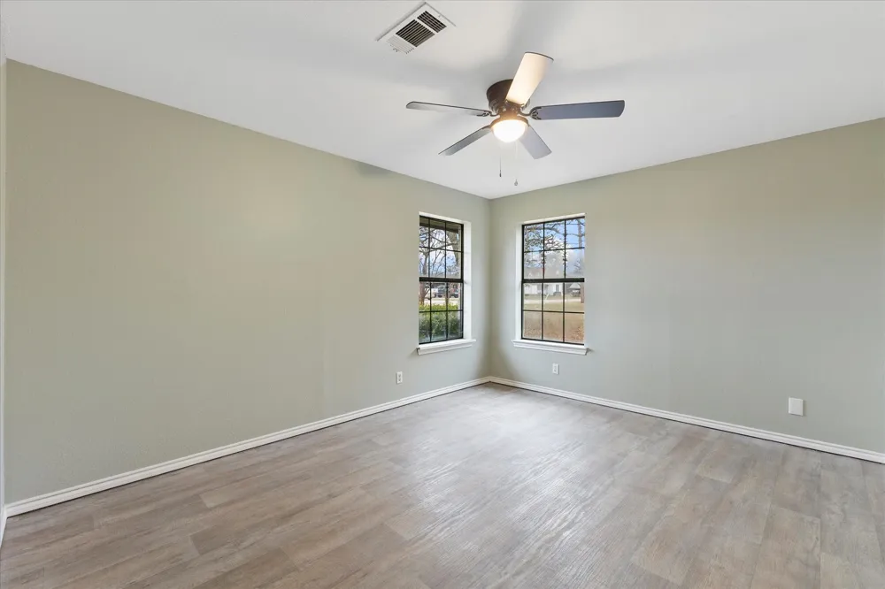 312 E Cottonwood Street Leonard, TX 75452