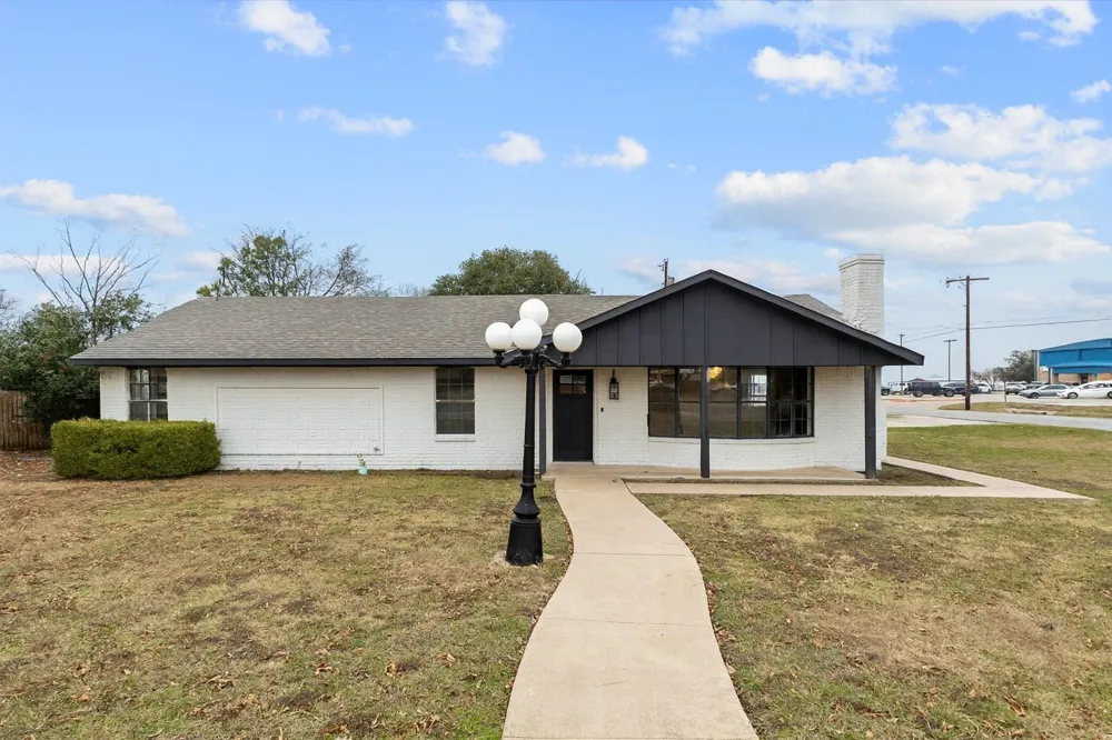 312 E Cottonwood Street Leonard, TX 75452
