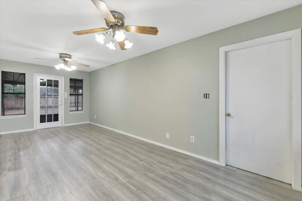312 E Cottonwood Street Leonard, TX 75452