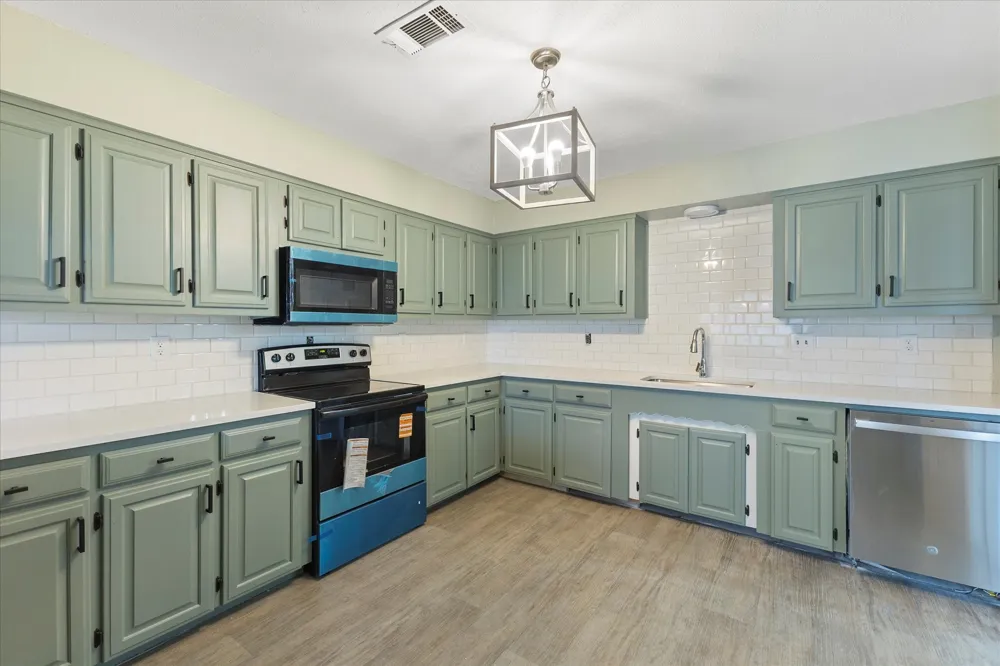 312 E Cottonwood Street Leonard, TX 75452