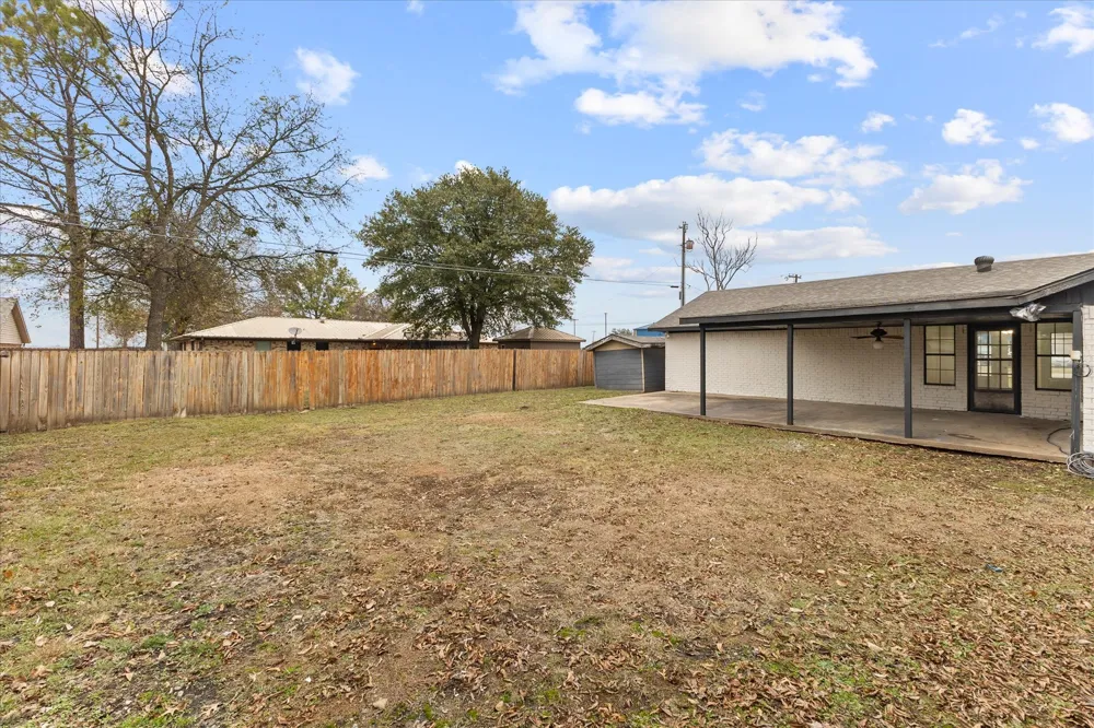 312 E Cottonwood Street Leonard, TX 75452
