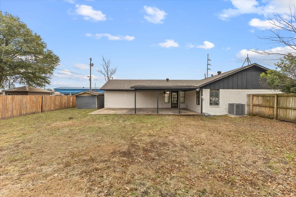 312 E Cottonwood Street Leonard, TX 75452