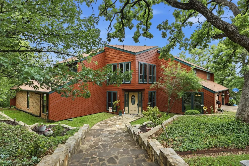 122 Brookdale Drive Highland Village, TX 75077
