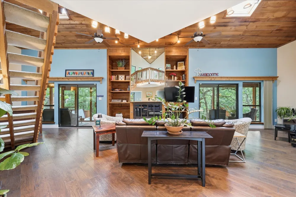 122 Brookdale Drive Highland Village, TX 75077