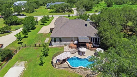 1106 Private Road 3702