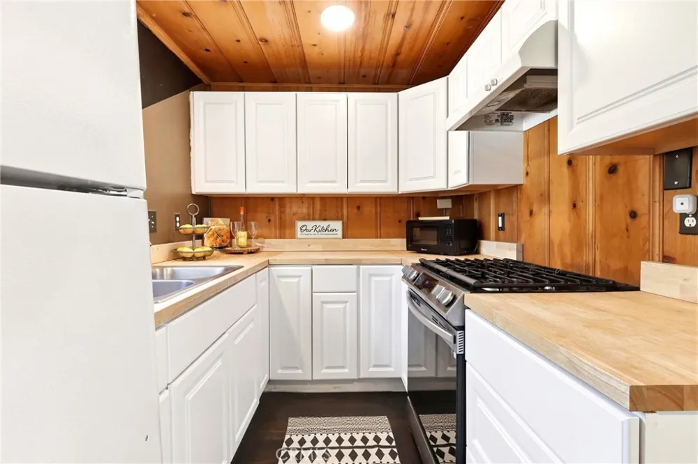 222 Craghill Cedar Glen, CA 92321