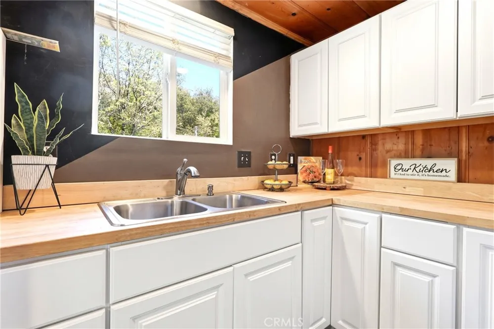 222 Craghill Cedar Glen, CA 92321