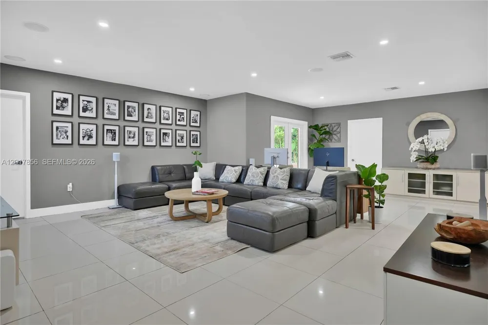 5241 SW 104th Ave Miami, FL 33165