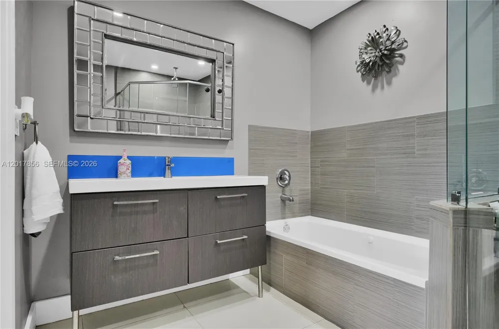 5241 SW 104th Ave Miami, FL 33165