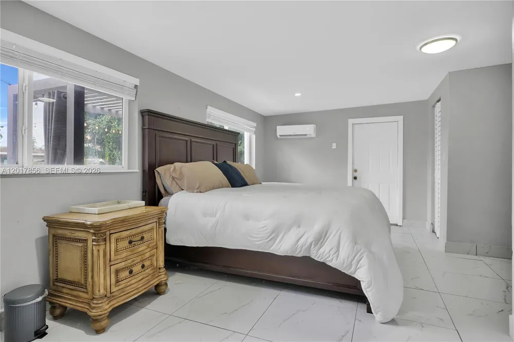 5241 SW 104th Ave Miami, FL 33165