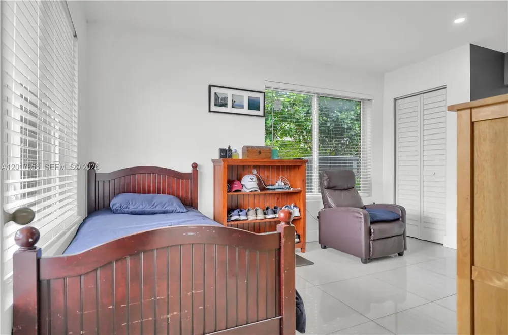 5241 SW 104th Ave Miami, FL 33165