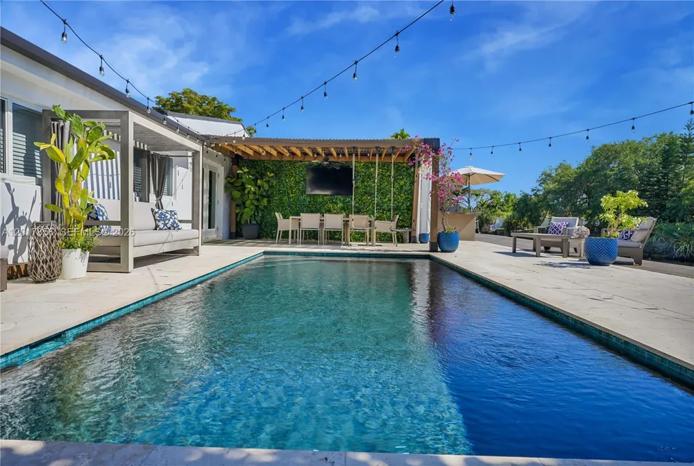 5241 SW 104th Ave Miami, FL 33165