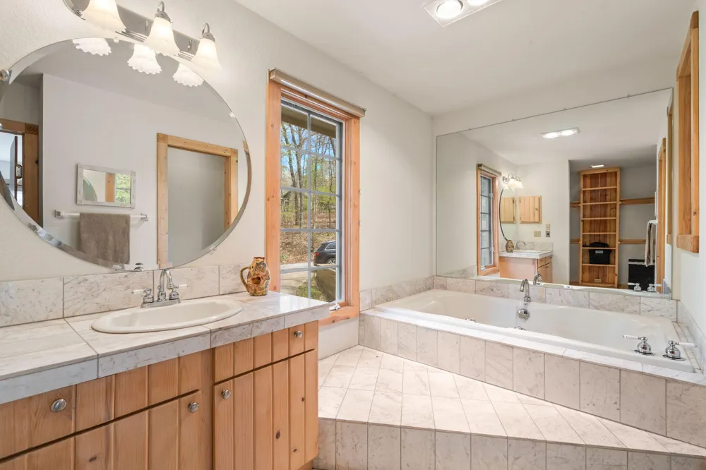 30 Briarwood Trail New Buffalo, MI 49117