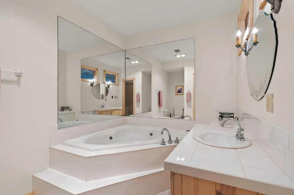 30 Briarwood Trail New Buffalo, MI 49117