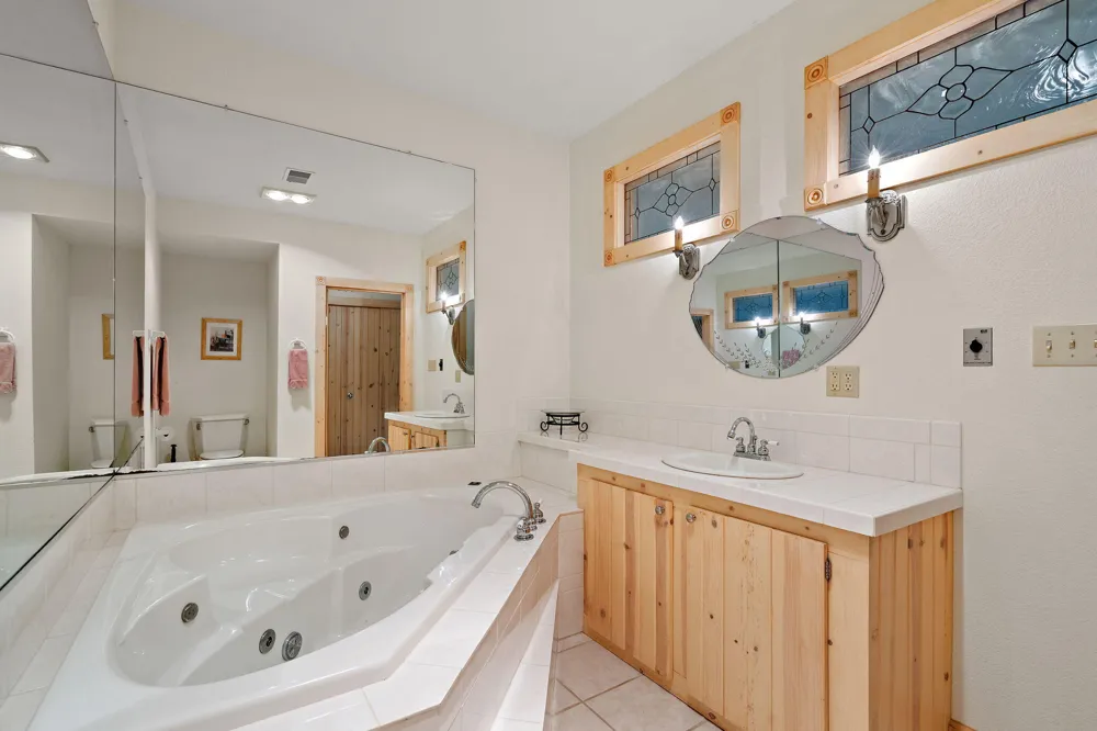 30 Briarwood Trail New Buffalo, MI 49117