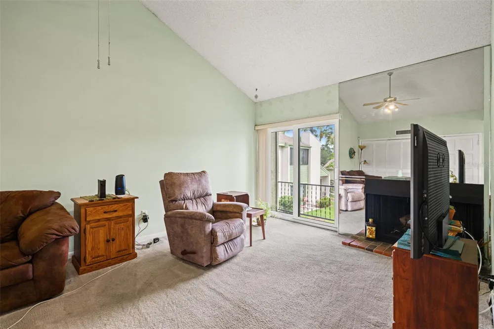 4138 PINELAKE LANE #201 Tampa, FL 33618