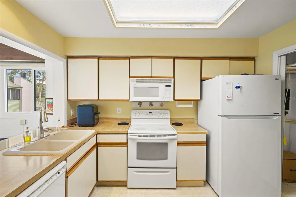 4138 PINELAKE LANE #201 Tampa, FL 33618