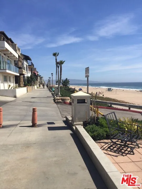 472 Rosecrans Avenue Manhattan Beach, CA 90266