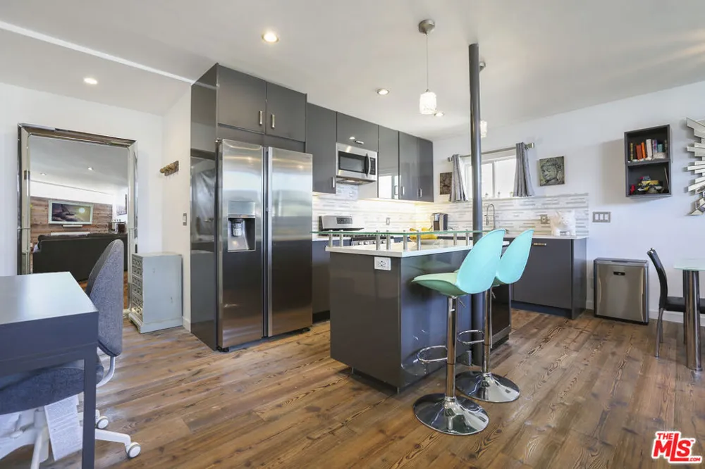 472 Rosecrans Avenue Manhattan Beach, CA 90266