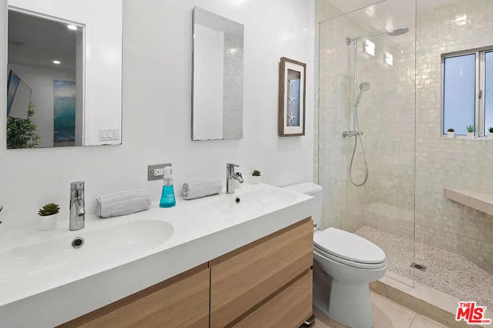 472 Rosecrans Avenue Manhattan Beach, CA 90266
