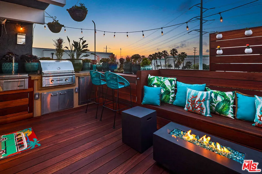 472 Rosecrans Avenue Manhattan Beach, CA 90266