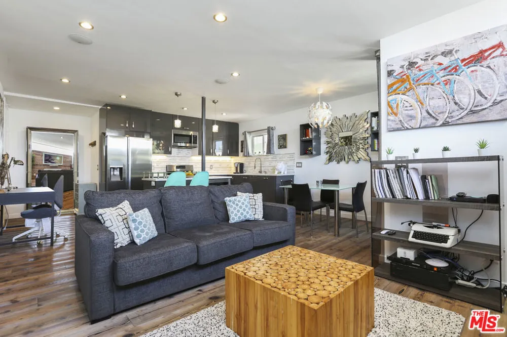 472 Rosecrans Avenue Manhattan Beach, CA 90266