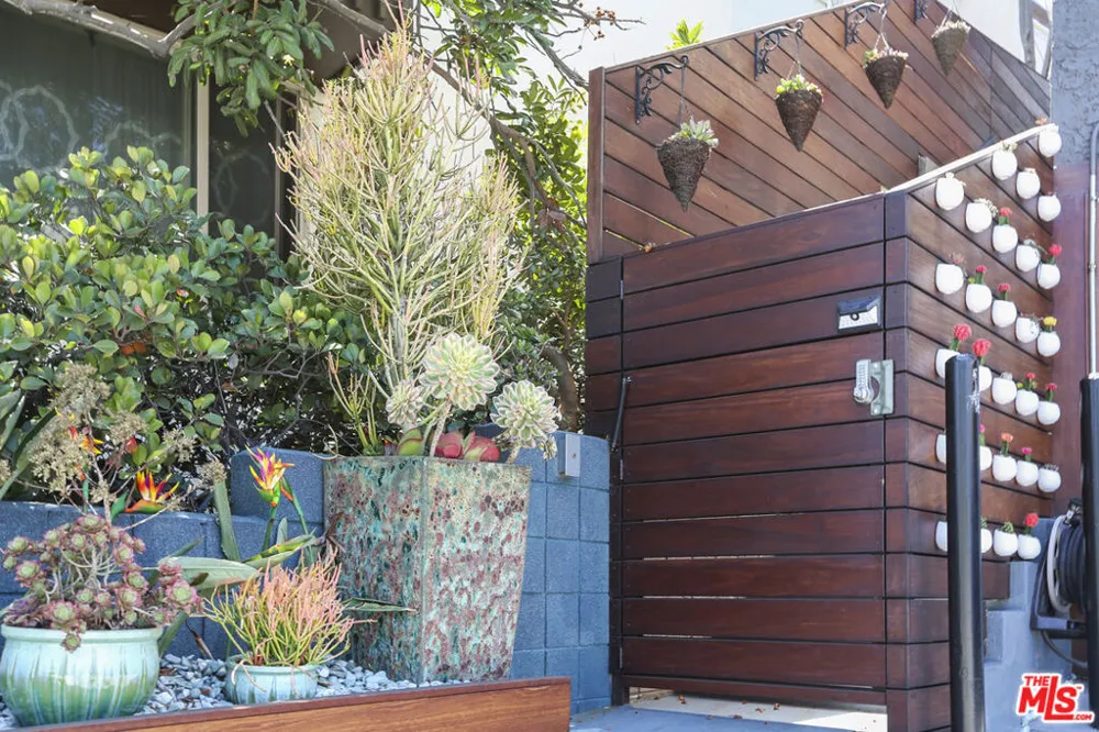 472 Rosecrans Avenue Manhattan Beach, CA 90266