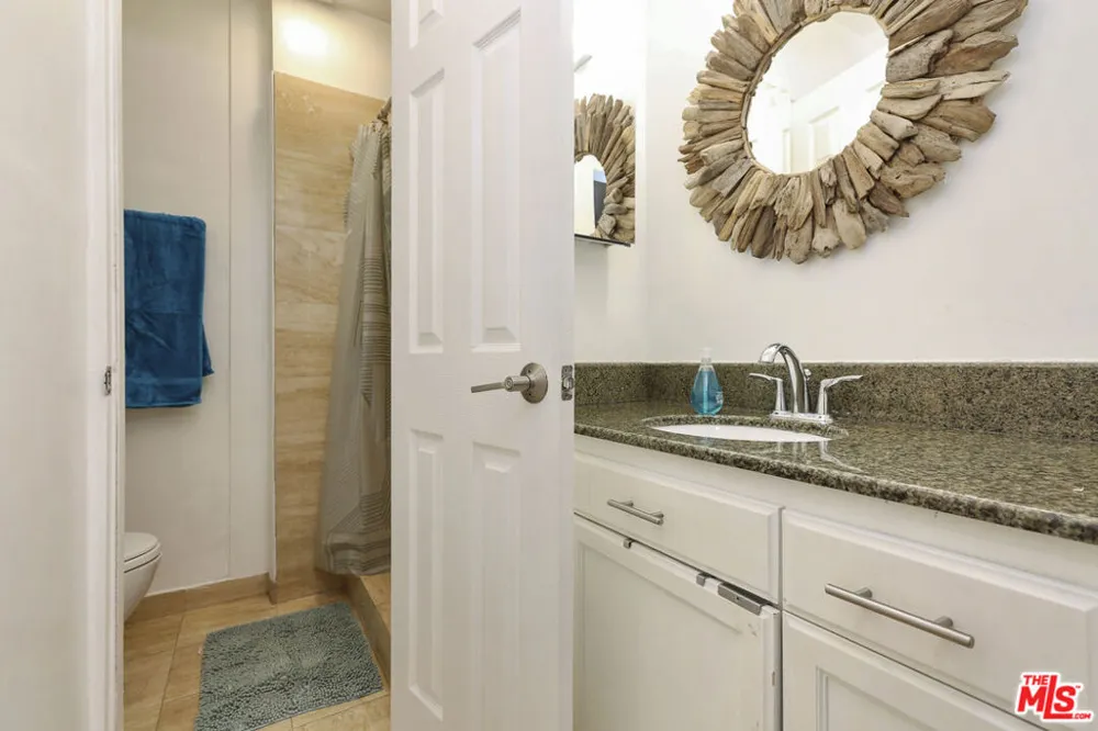 472 Rosecrans Avenue Manhattan Beach, CA 90266