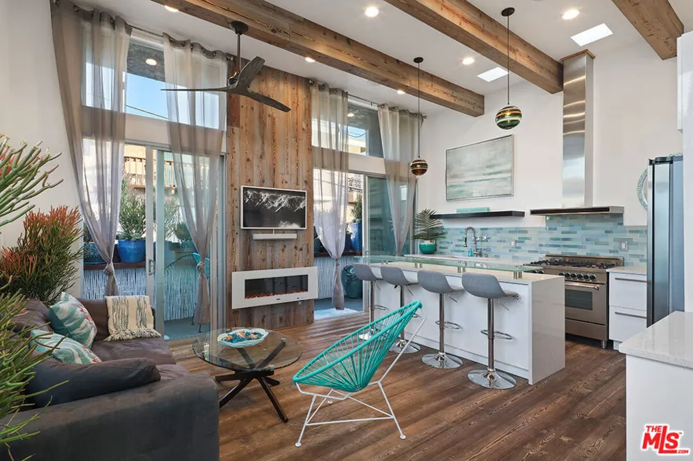 472 Rosecrans Avenue Manhattan Beach, CA 90266