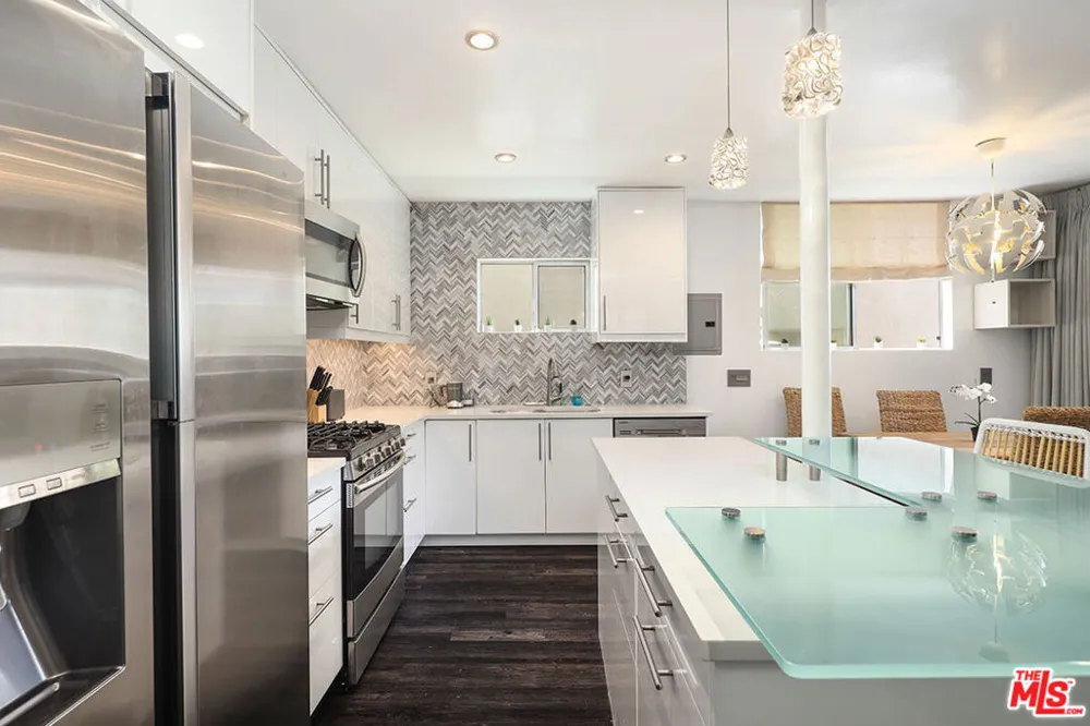 472 Rosecrans Avenue Manhattan Beach, CA 90266