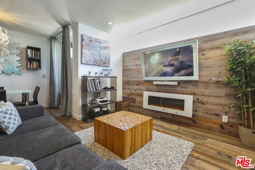 472 Rosecrans Avenue Manhattan Beach, CA 90266