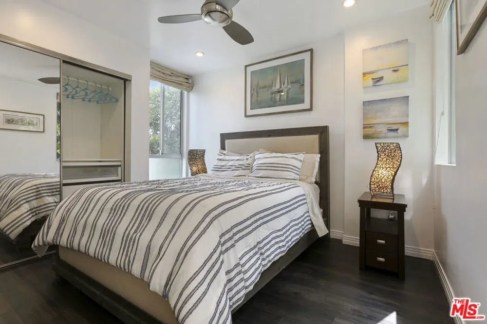 472 Rosecrans Avenue Manhattan Beach, CA 90266