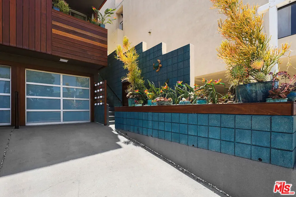 472 Rosecrans Avenue Manhattan Beach, CA 90266