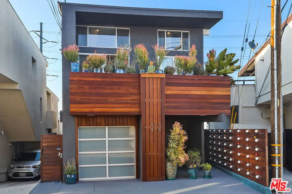 472 Rosecrans Avenue Manhattan Beach, CA 90266