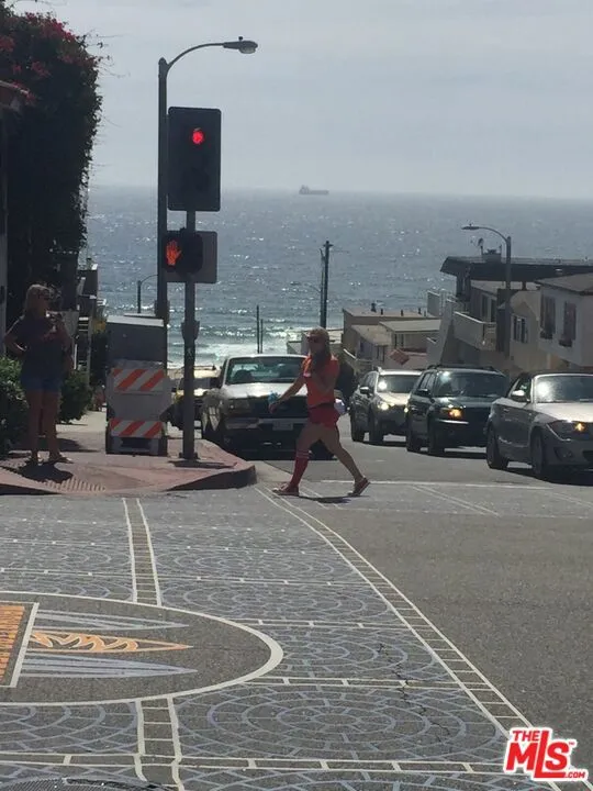 472 Rosecrans Avenue Manhattan Beach, CA 90266