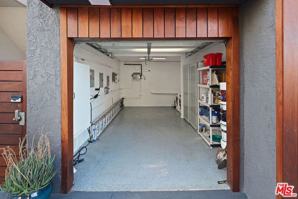 472 Rosecrans Avenue Manhattan Beach, CA 90266
