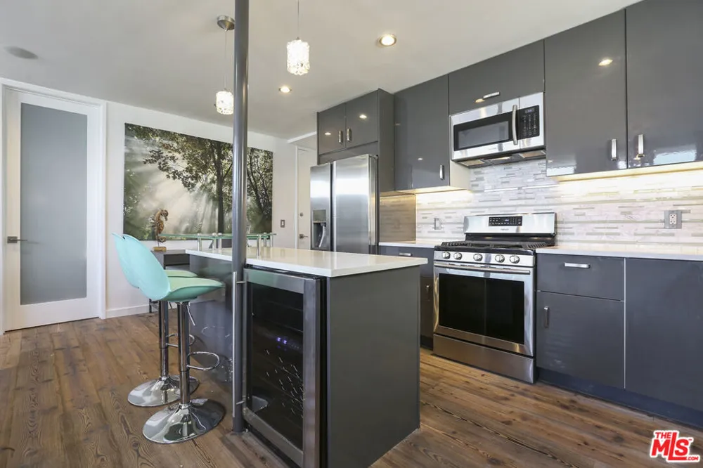 472 Rosecrans Avenue Manhattan Beach, CA 90266