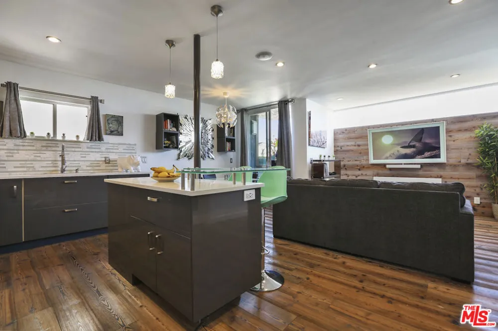 472 Rosecrans Avenue Manhattan Beach, CA 90266